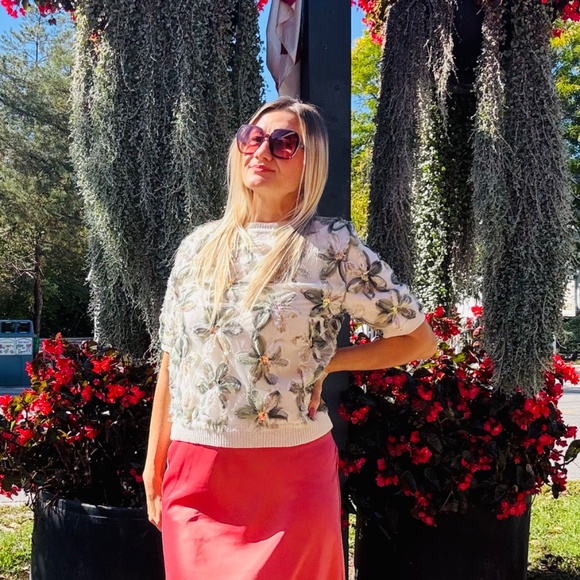 New 3D Floral Embellished Sweater Tee NWT - Picture 3 of 7